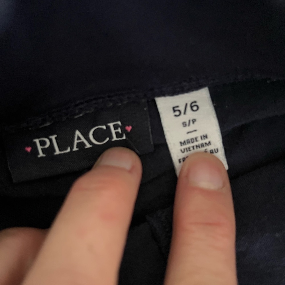 Bundle of 2 The children’s Place girls school navy skorts 5/6 - Picture 3 of 3